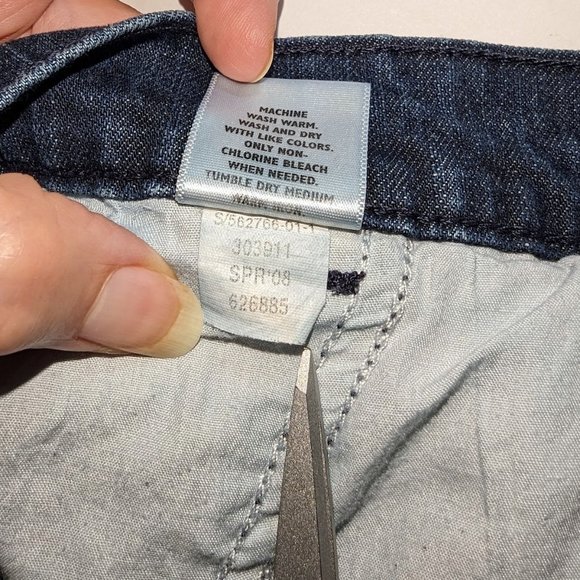 Old Navy Mild Rise Stretch Denim Jean Capri Shorts 5 Pockets size 18 - Picture 7 of 7